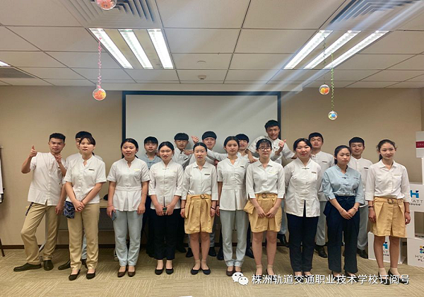 時光不語，靜待花開